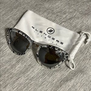 Blenders “Avalanche Girl” Sunglasses